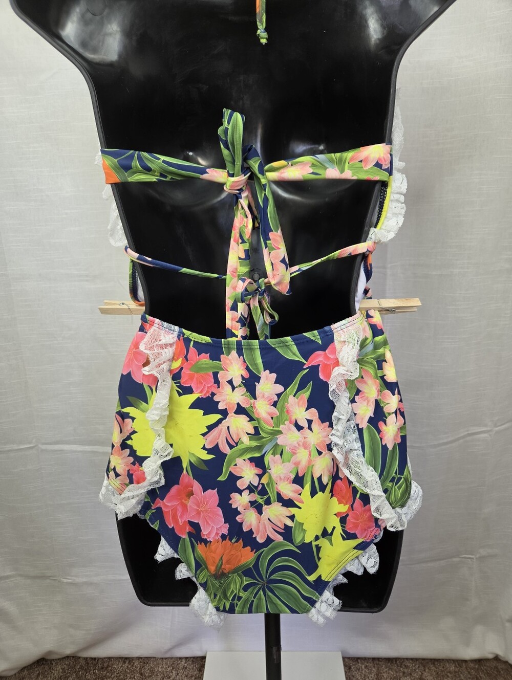 Tropical Ruffles with Lace V-Plunging One Piece Women's Swimsuit Size XL - Picture 6 of 10
